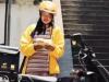 Nhói lòng người mẹ đặt con gái bị ung thư vào thùng giao hàng, rong ruổi dưới trời nắng 40 độ C để mưu sinh