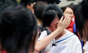 Ai cũng nói “Giỏi thì đề nào cũng làm được”, sĩ tử 2k7 đừng “làm màu” khóc mãi: Bởi họ đâu làm mẹ, phải chứng kiến con ôn thi đến sáng!