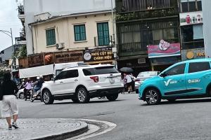 Đoàn du khách tố bị tài xế taxi chặt chém 1,5 triệu đồng cho đoạn đường chỉ vài trăm mét gần hồ Hoàn Kiếm