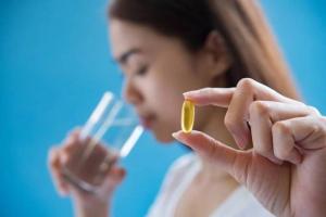 Có nên tiếp tục uống vitamin D vào mùa hè không? Đây là những gì chuyên gia muốn bạn biết