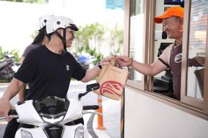 Highlands Coffee ra mắt mô hình Drive-Thru đầu tiên trong ngành đồ uống