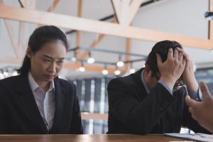 Sếp hỏi đồng nghiệp bên cạnh đi đâu, người thường đáp “ra ngoài”, người EQ cao ứng xử khéo, tranh thủ ghi điểm trong mắt lãnh đạo