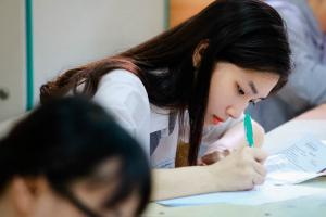 Top 3 CON GIÁP gặp may mắn đường thi cử nửa cuối năm 2025: Học hành tấn tới, thi đâu đỗ đó