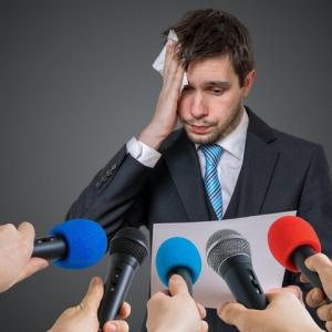 Những thủ thuật tâm lý giúp bạn đỡ run khi phải nói trước đám đông