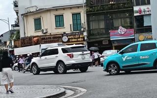 Đoàn du khách tố bị tài xế taxi chặt chém 1,5 triệu đồng cho đoạn đường chỉ vài trăm mét gần hồ Hoàn Kiếm