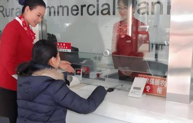 Quét nhà bỗng tìm thấy sổ tiết kiệm tưởng mất vài năm trước, ra ngân hàng lấy tiền thì được thông báo: Đã rút 4 đợt, tài khoản 0 đồng