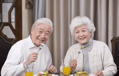 Nhìn vào việc ăn uống có thể biết mình sống được bao lâu: Người có tuổi thọ cao thường có 5 điểm này khi ăn