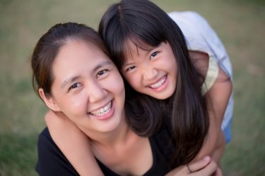 Nếu nhà bạn có con gái, nhất định hãy dặn con: Dù lấy ai, trước hết phải nhìn rõ 3 điểm này trong gia đình người ấy