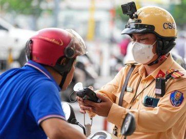 Thổi chung máy đo nồng độ cồn có lây bệnh?