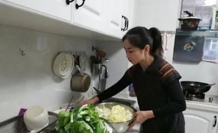 lam-bao-mau-cho-nha-dai-gia-suot-10-nam-nhung-luong-chi-14-trieu-dongthang-toi-xin-nghi-viec-thi-duoc-ba-chu-dua-cho-2-to-giay-the-ca-doi-khong-bao-gio-quen-1105.html