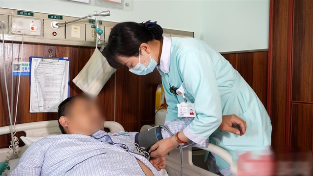 Người đàn ông tắc mạch máu 2 lần trong nửa năm: Bác sĩ bất lực nói “dừng ngay 2 việc này”