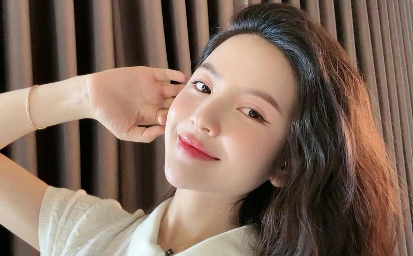 Fanpage Chu Thanh Huyền quảng cáo thổi phồng công dụng: Trẻ ra chục tuổi, chống nắng tế bào gốc?
