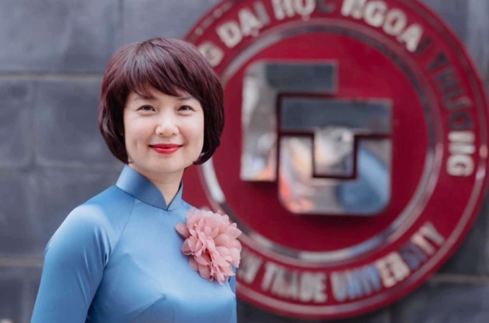 Cựu nữ sinh trở thành tân hiệu trưởng ĐH Ngoại thương, từng gây bão với bức thư gửi hàng triệu sĩ tử: Một vùng biển lặng không tạo ra được thủy thủ giỏi