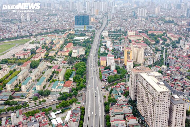 Giá chung cư Hà Nội liên tục 'phi mã', cách nào để ghìm cương?