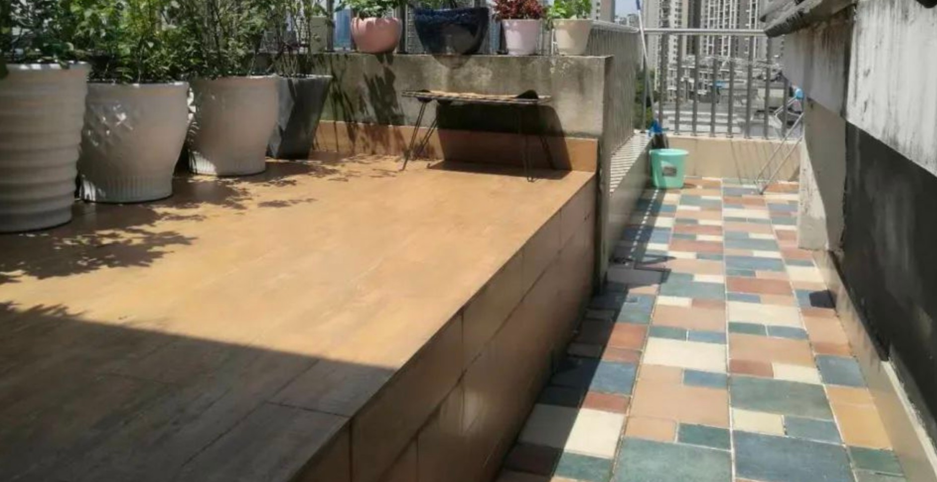 Tôi cải tạo sân thượng 10m² thành vườn hoa nở quanh năm và 4 năm sau khiến ai đến cũng phải trầm trồ