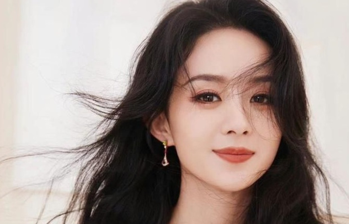 Nói nữ diễn viên này xuất thân kém, EQ thấp, nhưng nhìn bức ảnh mới được chụp trộm, phải khen cô dạy con khác hẳn!