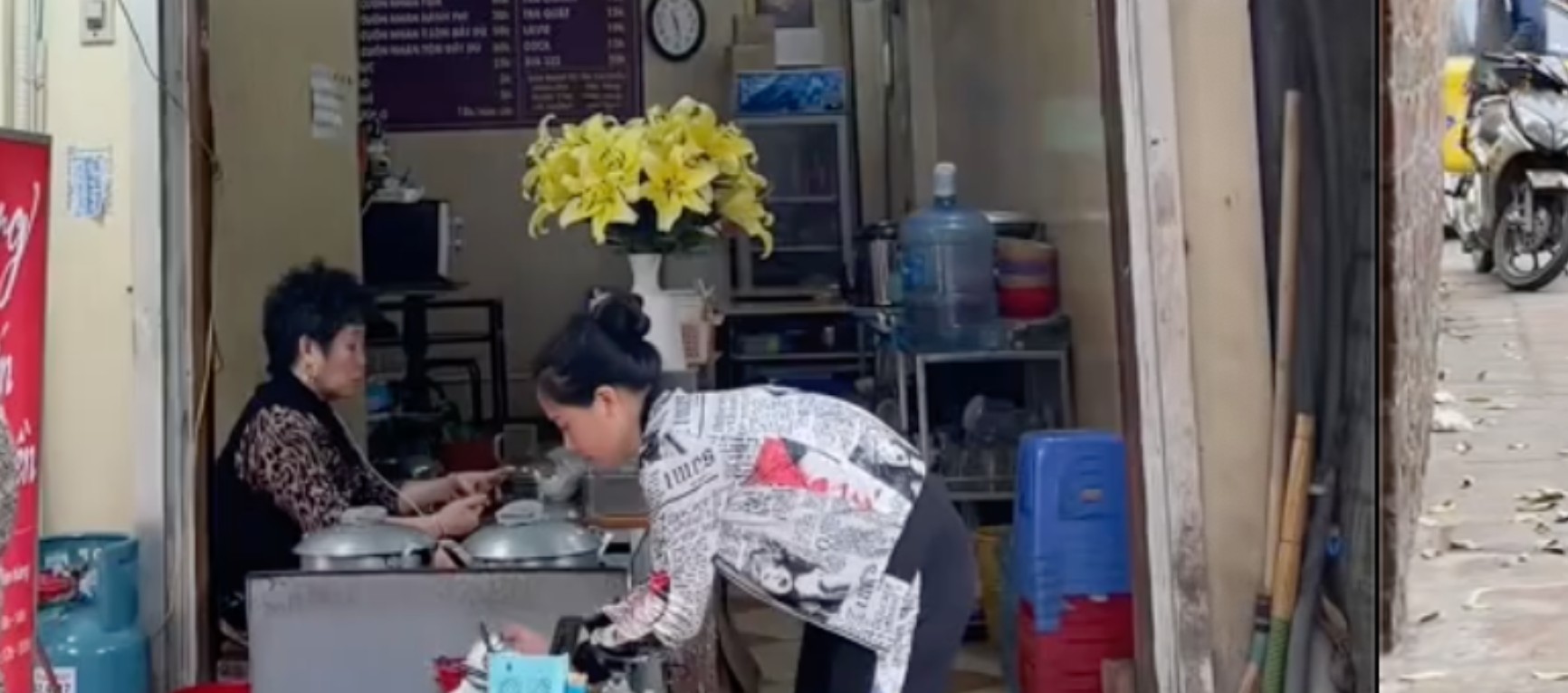 Nếu chỉ có thể ăn 1 thứ ở Hà Nội...: Khách Tây khuyên hãy ăn ngay món dưới đây!