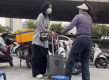 Hà Nội: Xử phạt người phụ nữ bán trà đá đuổi cô gái ở khu vực Bến xe Mỹ Đình