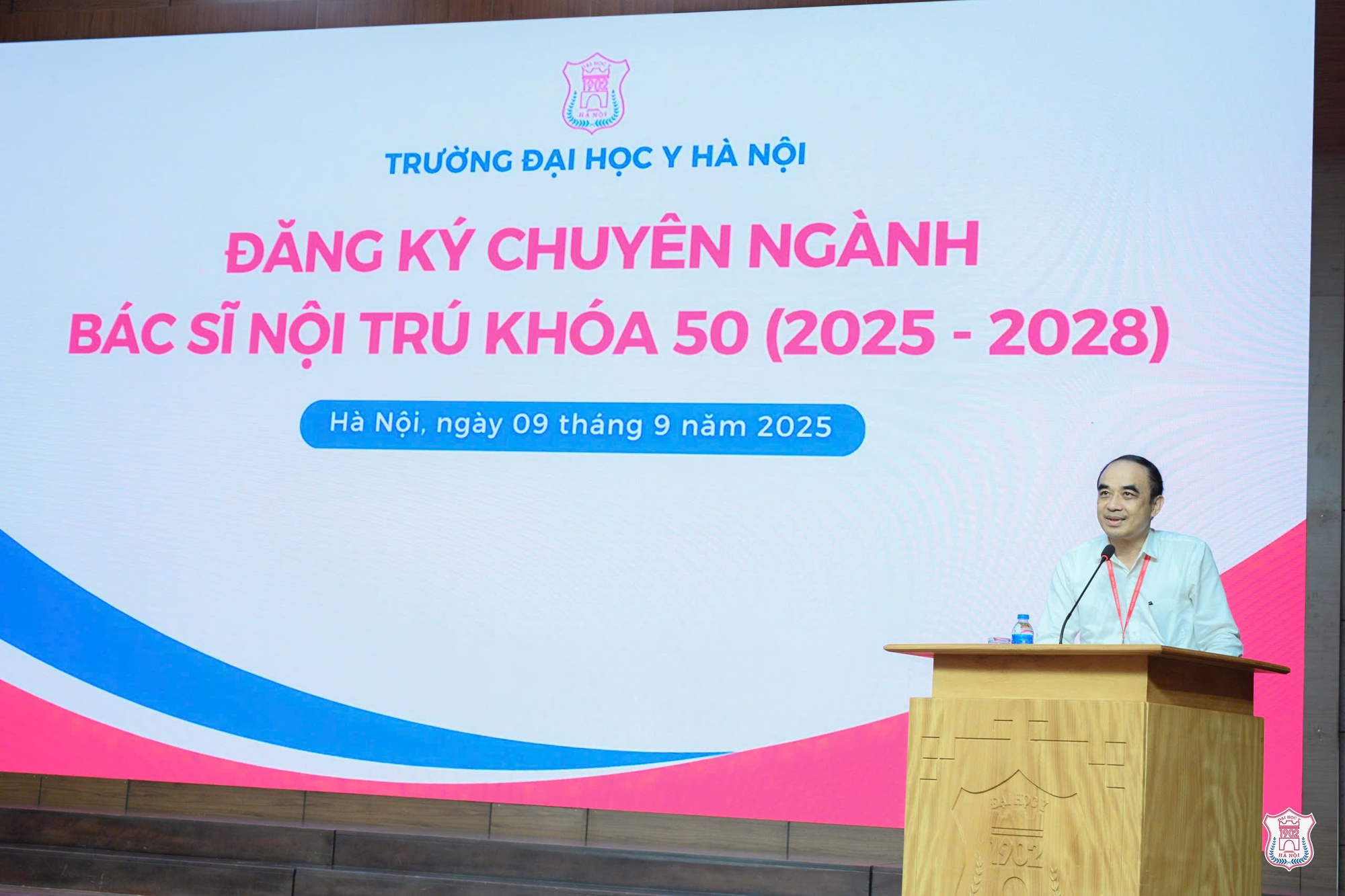 Trước khi học trò bước vào 30 giây ‘cân não’ chọn chuyên ngành, thầy Hiệu trưởng ĐH Y Hà Nội dặn: Không có nội trú nào nhàn, bác sĩ nội trú nhàn không thành chuyên gia giỏi