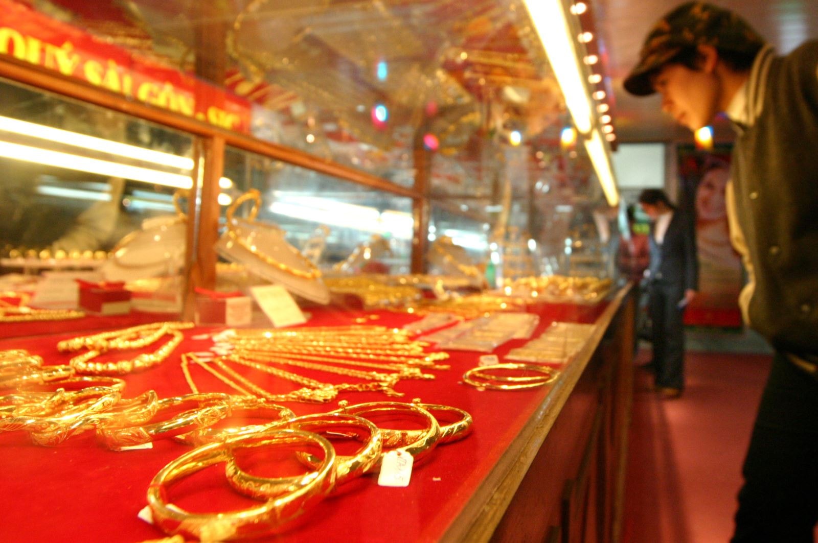 Trong tháng 10, mua bán vàng từ 20 triệu đồng/ngày phải thực hiện qua tài khoản ngân hàng