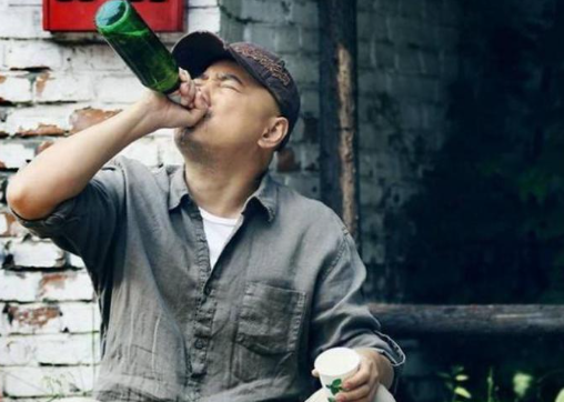 7 thói quen nguy hiểm của người tư duy thấp: Càng bận tâm, càng tự kéo cuộc đời vào bế tắc!