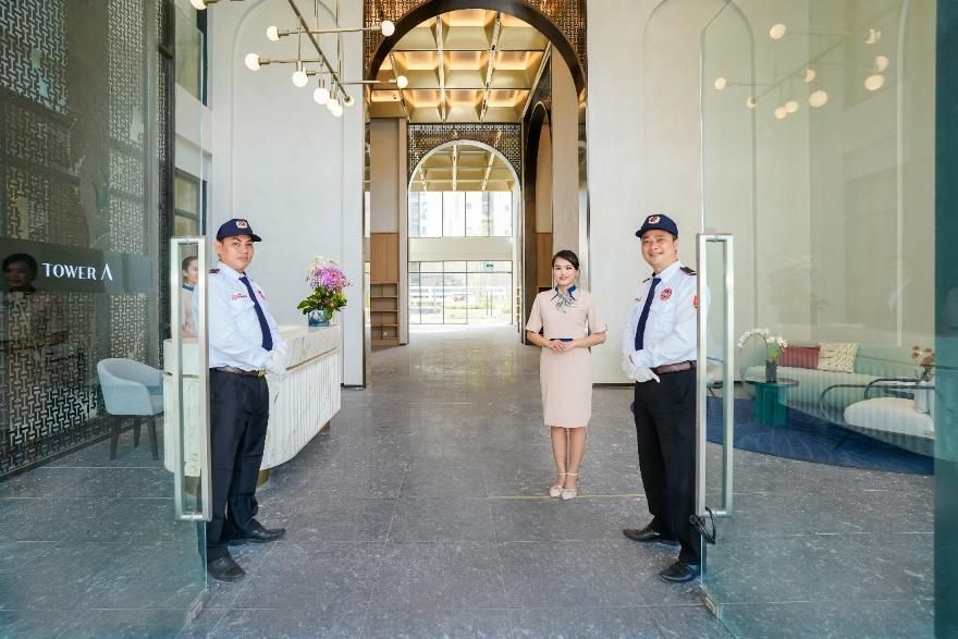 A group of people standing in a hallwayAI-generated content may be incorrect.