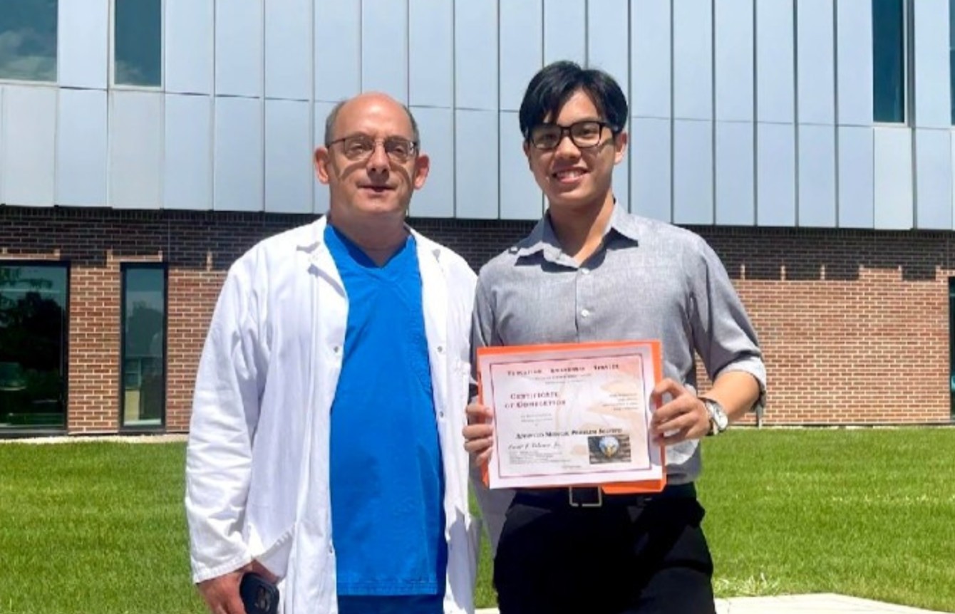 Bác sĩ 24 tuổi trúng tuyển tiến sĩ gây chú ý mạng xã hội là ai?