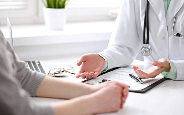 Người phụ nữ suy tuyến thượng thận, toàn thân nổi vân đỏ: Bác sĩ nói “do dùng thứ này 10 năm”