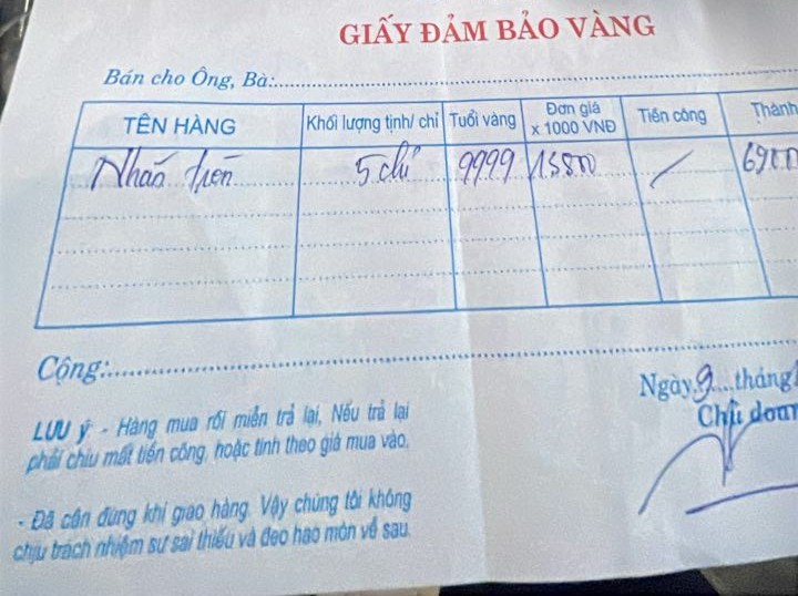 Bức ảnh hóa đơn cùng “tuyên ngôn mua vàng” khiến nhiều người nể ra mặt