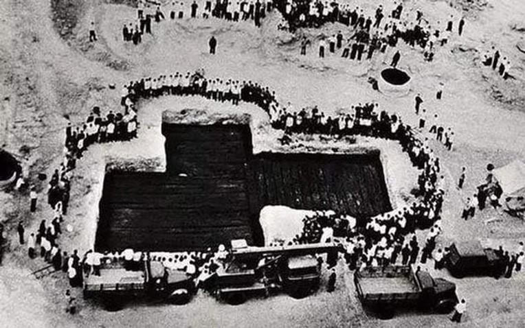 Đào thuỷ mộ 2.500 tuổi, phát hiện hài cốt 21 mỹ nhân vây quanh quan tài 7 tấn và kho báu nguyên vẹn không thể sao chép