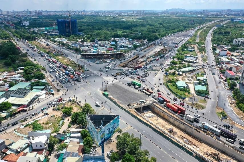 Aerial view of a road intersection with cars and buildings
AI-generated content may be incorrect.