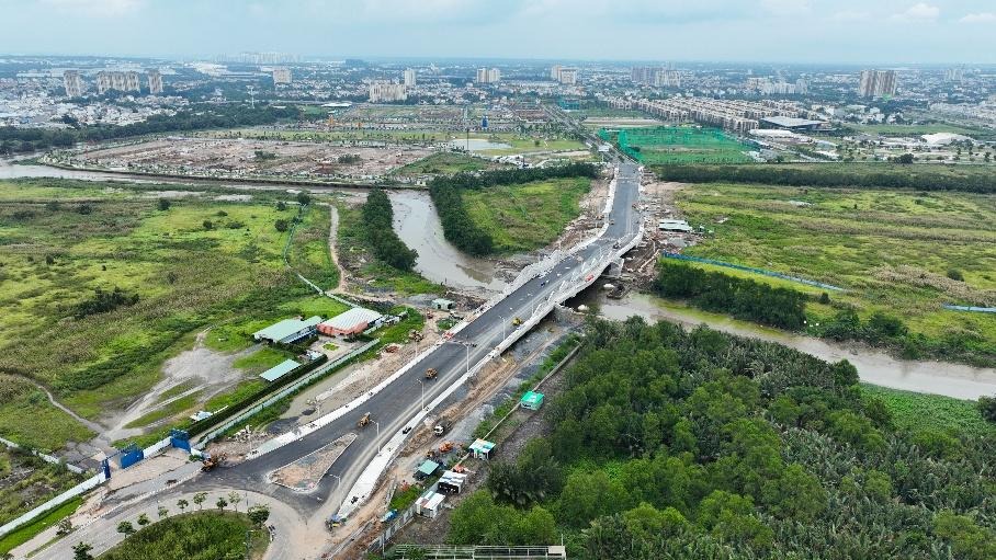 A road with a bridge and a river
AI-generated content may be incorrect.