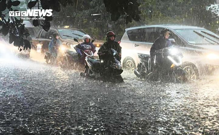 Dự báo thời tiết 15/10: Miền Bắc tiếp tục mưa lớn, nguy cơ tái diễn ngập úng