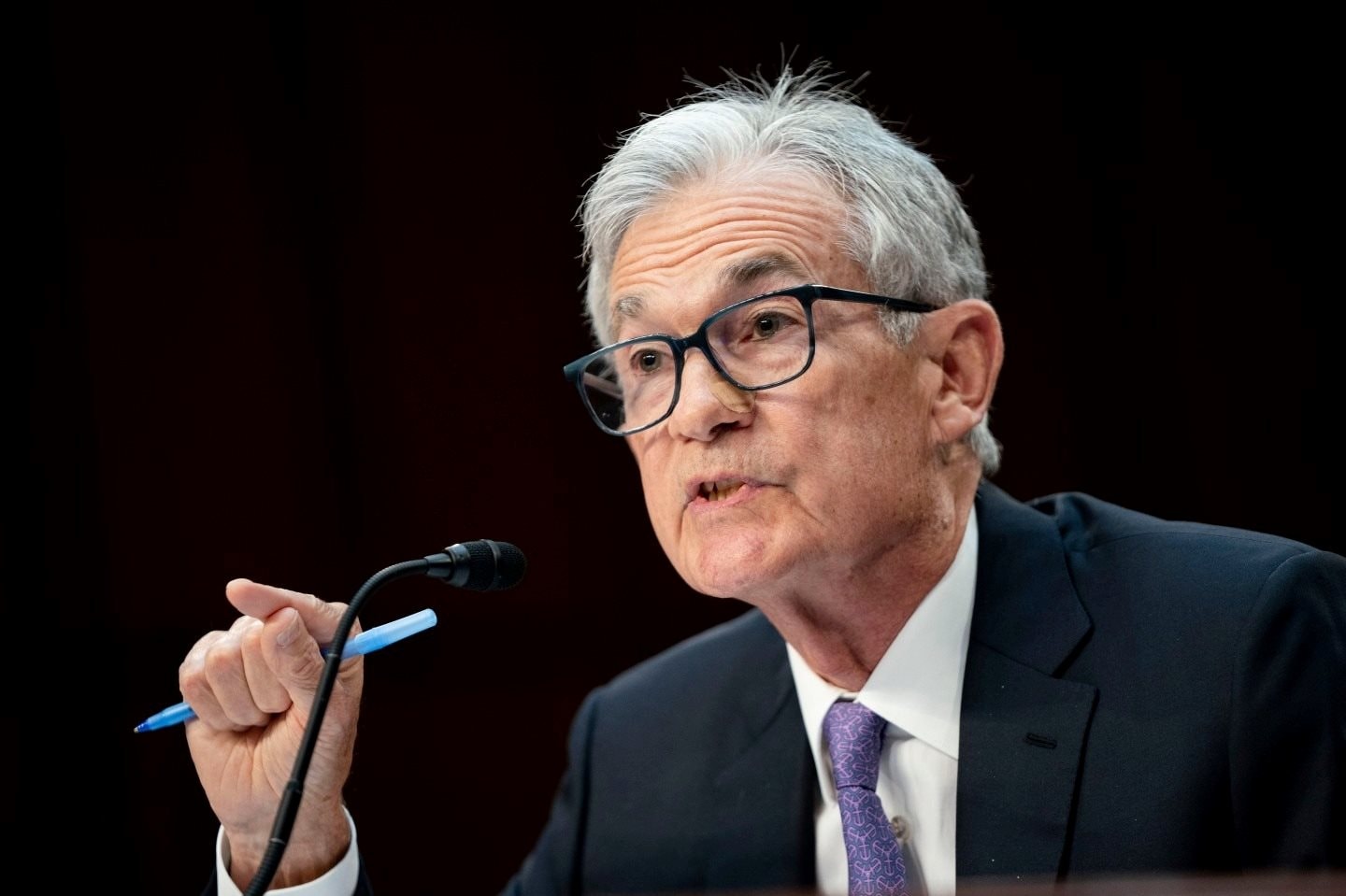 Chủ tịch Fed Jerome Powell phát tín hiệu ủng hộ tiếp tục cắt giảm lãi suất, cảnh báo: 'Không có con đường nào an toàn'