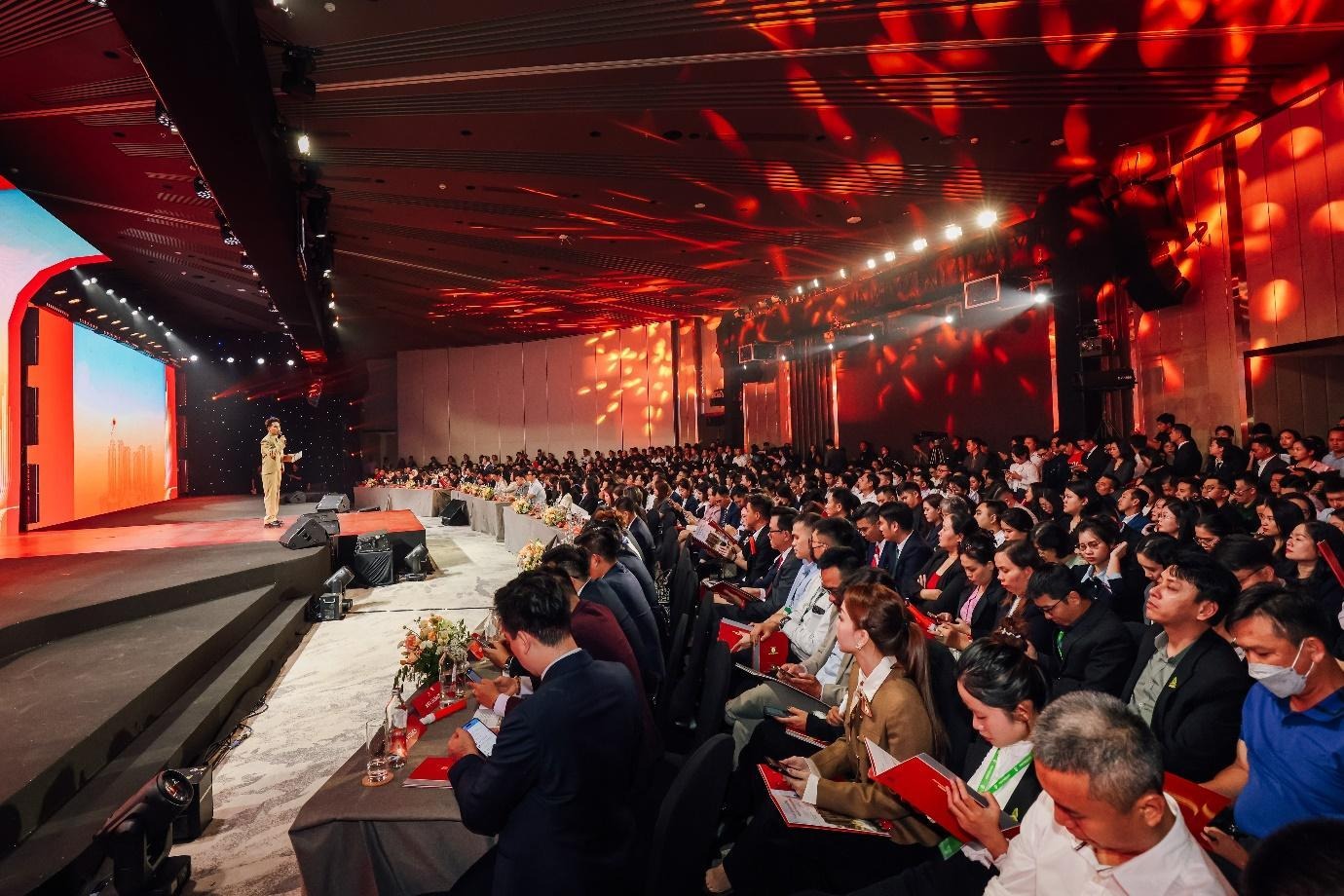 A group of people sitting in a roomAI-generated content may be incorrect.