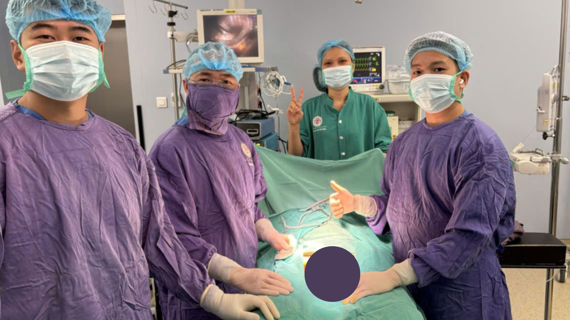 Mang hình hài nữ suốt 21 năm, xét nghiệm bỗng phát hiện là đàn ông khiến cả gia đình sững sờ