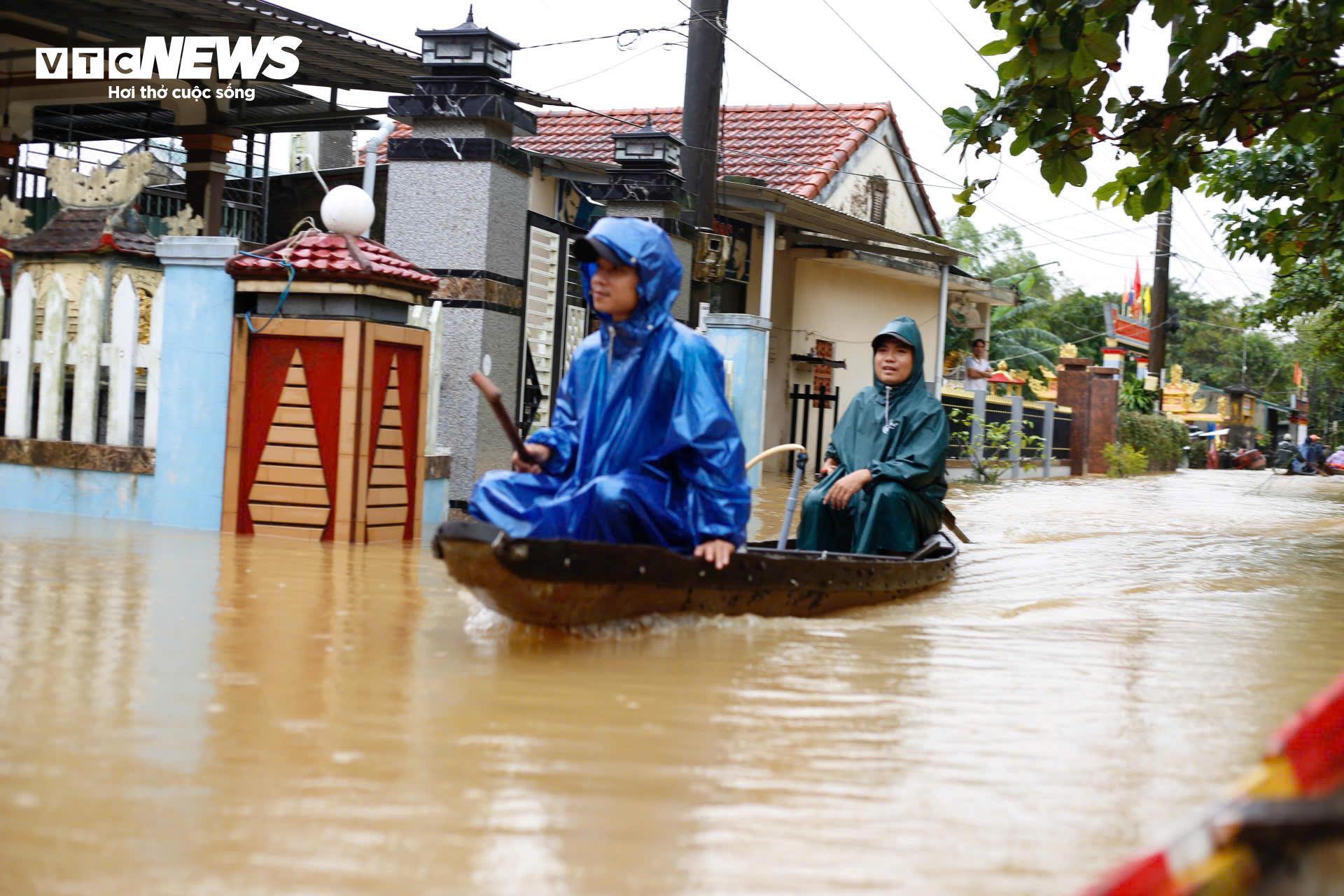 nuoc-song-dang-vuot-xa-bao-dong-3-tp-hue-tiep-tuc-chim-trong-bien-nuoc-1017.html