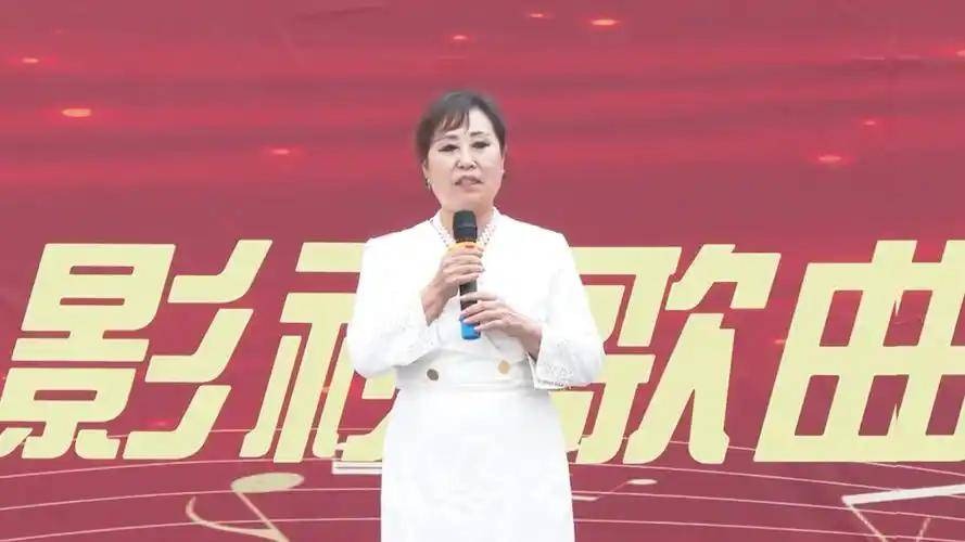 Sốc với tin Triệu Vy qua đời