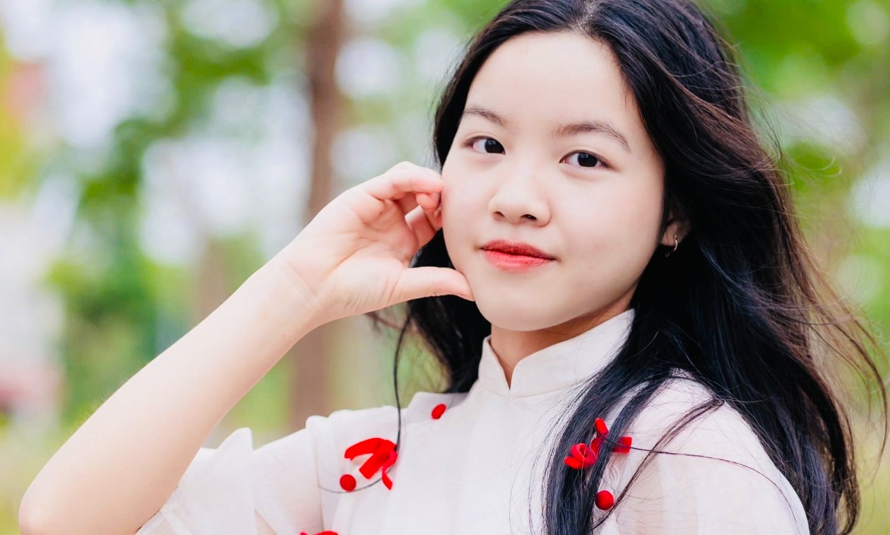 Không tốn tiền học thêm, nữ sinh ở Hà Nội thông thạo 3 thứ tiếng, giành học bổng du học rồi có quyết định bất ngờ!