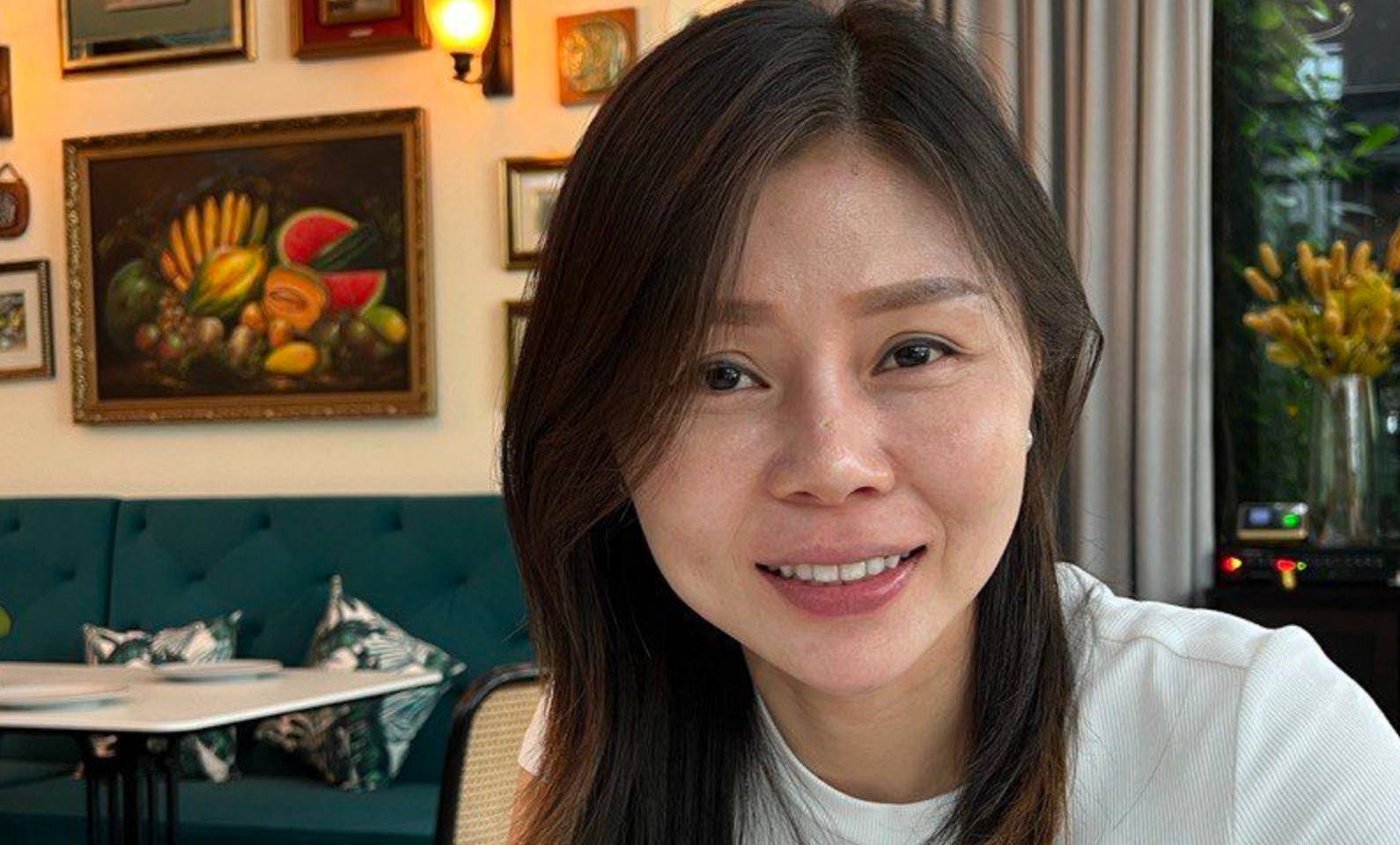 Mẹ Hà Nội chia sẻ: Họp lớp ở tuổi 40, bên ngoài là nụ cười, bên trong là cuộc “so ví” không ai nói ra