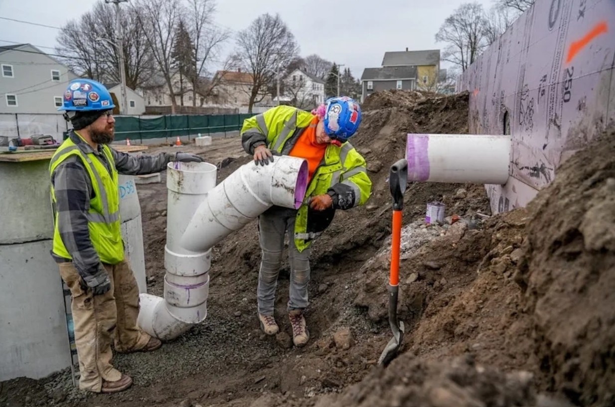 Khảo sát cho thấy Gen Z thích làm công nhân thay vì học ĐH: Phí học nghề thấp, lương cao hơn bàn giấy và ít bị thay thế bởi AI