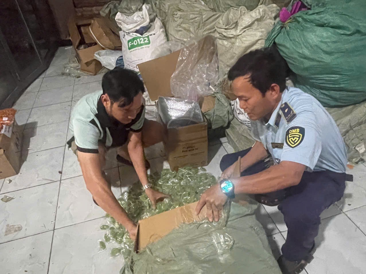 Phát hiện kho kẹo dẻo hơn 1 tấn không nhãn mác, bán tràn lan trên mạng