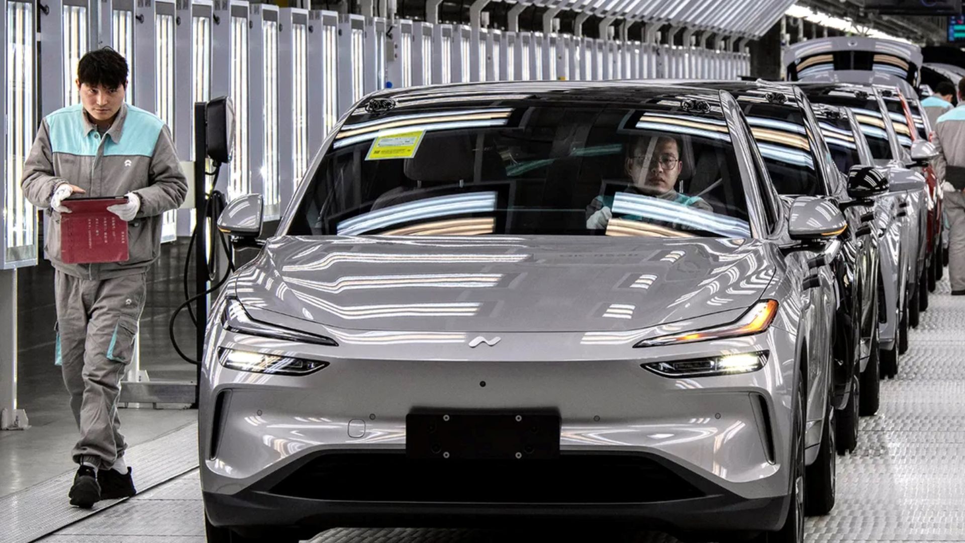 Trung Quốc muốn biến 20 triệu xe điện thành pin năng lượng khổng lồ, bản đồ năng lượng toàn cầu sắp thay đổi