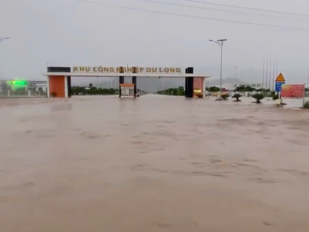 Cảnh khó tin ở khu công nghiệp, hơn 5.000 công nhân tạm nghỉ việc