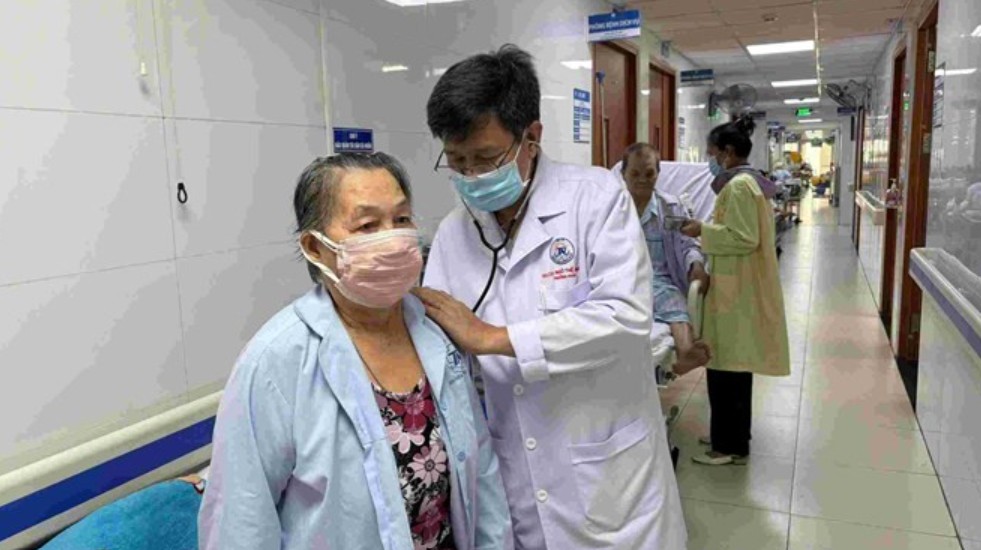 Ghi nhận 11.000 ca cúm mùa trong một tháng, Bộ Y tế ra cảnh báo dịch