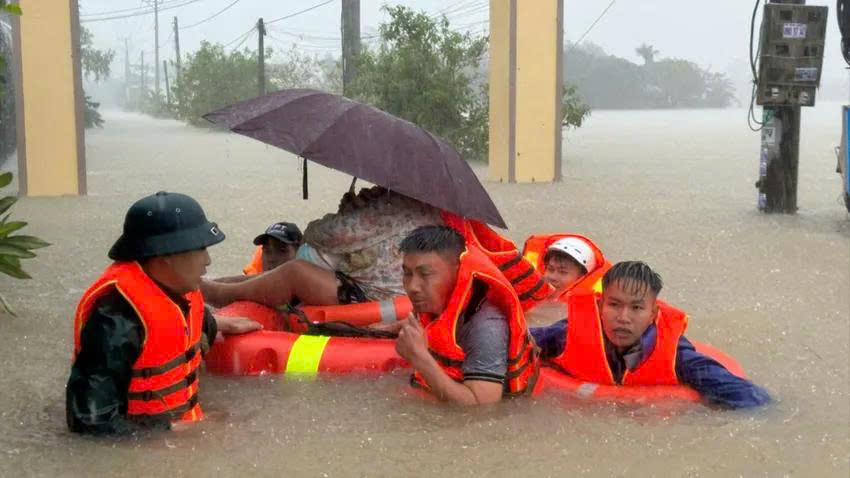 Miền Bắc đón thêm đợt không khí lạnh mạnh, miền Trung lại mưa lớn diện rộng
