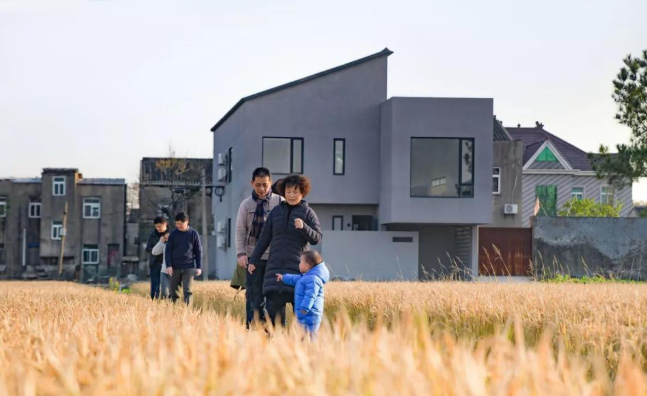 Đau đầu vì ngược xuôi nội ngoại, vợ chồng 8x táo bạo chi 5,5 tỷ đồng xây nhà 200m2 đón cả nhà sống chung: Đây là tổ ấm thực sự”