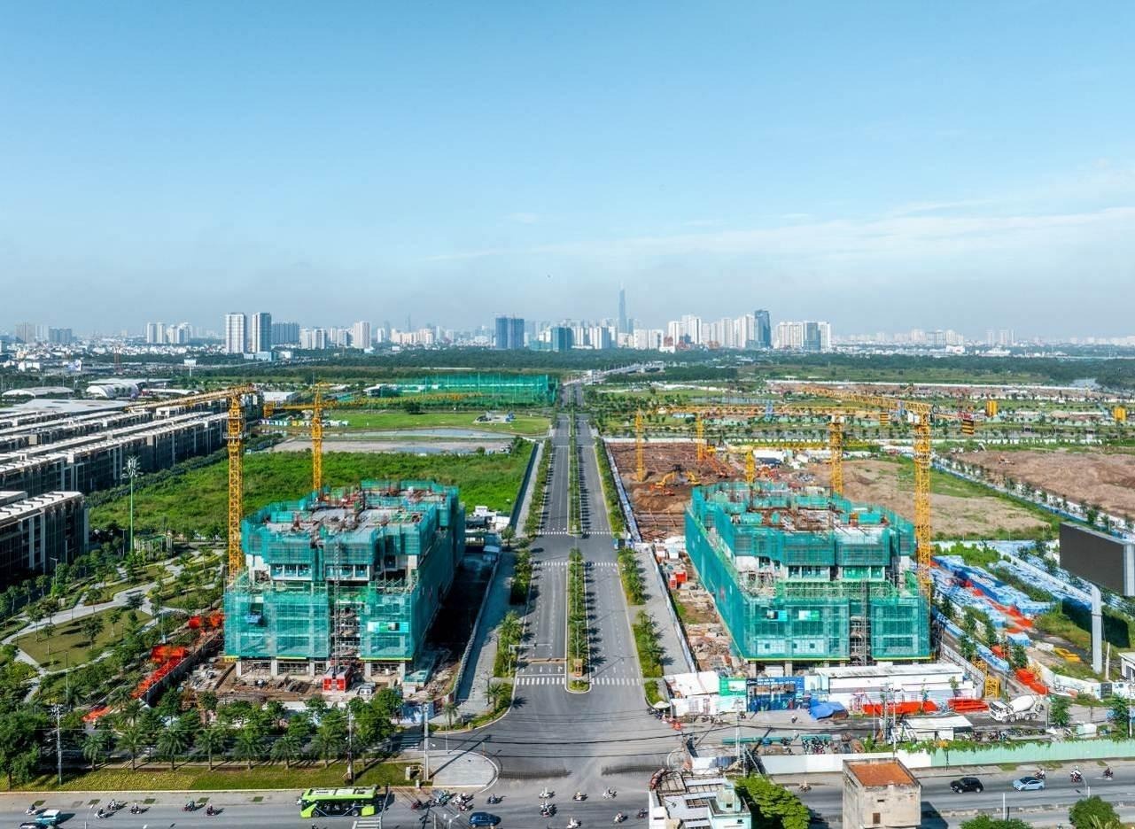 A city with buildings and cranesAI-generated content may be incorrect.