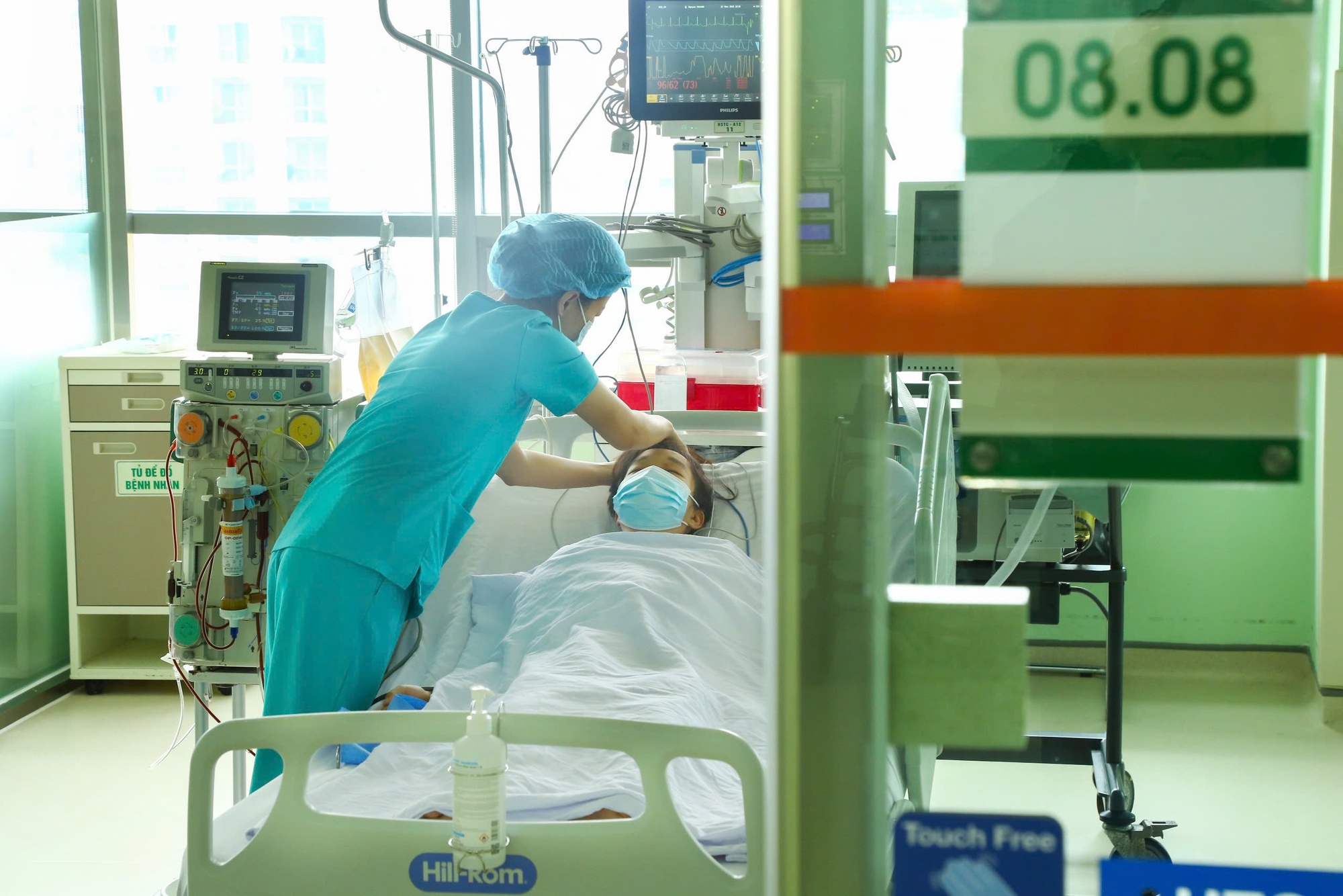 Lần đầu tiên Việt Nam thực hiện thành công 1 ca ghép gan bất đồng nhóm máu ở người lớn