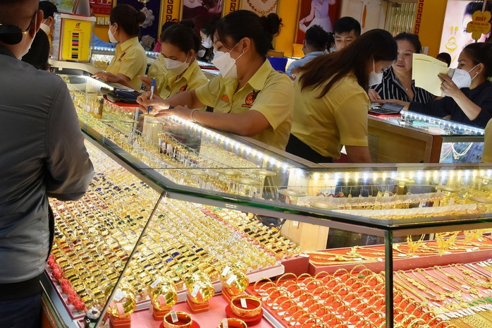 Giá vàng hôm nay đã tăng trở lại, khi nhà đầu tư tranh thủ 'bắt đáy' trước kỳ nghỉ Lễ Tạ ơn.